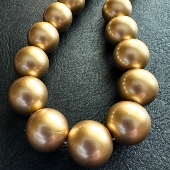 MONET Necklace Gold Pearls 17” Length Vintage EUC - Picture 2 of 8